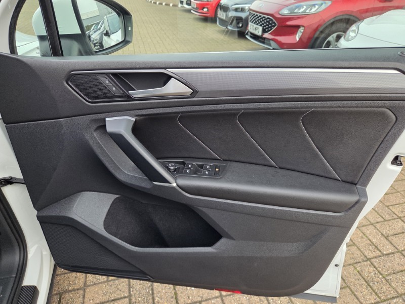 2016 (66) VOLKSWAGEN TIGUAN 2.0 TDi 190 4Motion R-Line 5dr DSG 5842575