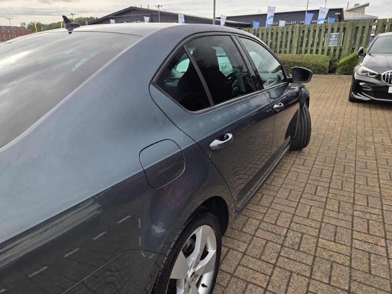 2017 (17) SKODA OCTAVIA 1.6 TDI 110 SE Sport 5dr 5860743