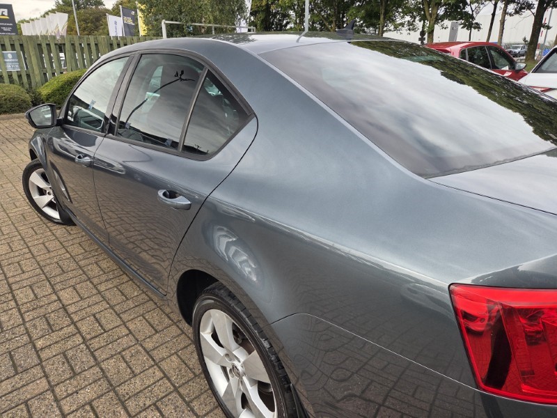 2017 (17) SKODA OCTAVIA 1.6 TDI 110 SE Sport 5dr 5860742