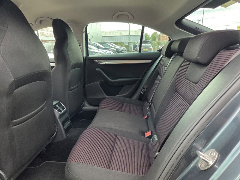 2017 (17) SKODA OCTAVIA 1.6 TDI 110 SE Sport 5dr 5860752