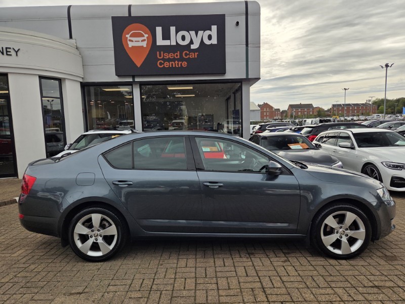 2017 (17) SKODA OCTAVIA 1.6 TDI 110 SE Sport 5dr 5860733