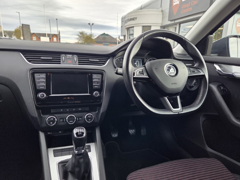2017 (17) SKODA OCTAVIA 1.6 TDI 110 SE Sport 5dr 5860754