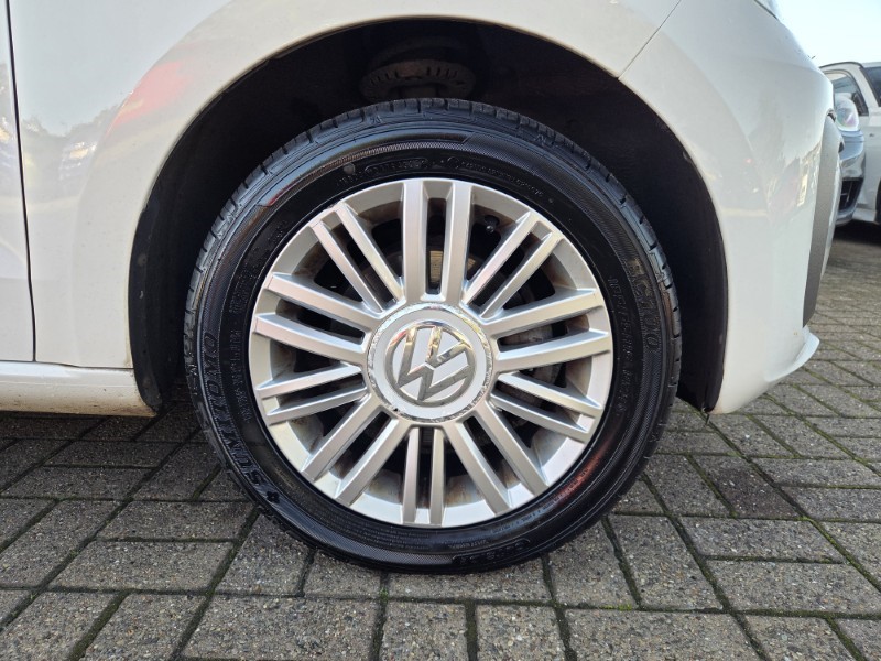2017 (17) VOLKSWAGEN UP 1.0 Move Up 3dr 5887396