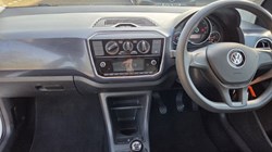 2017 (17) VOLKSWAGEN UP 1.0 Move Up 3dr 5887417