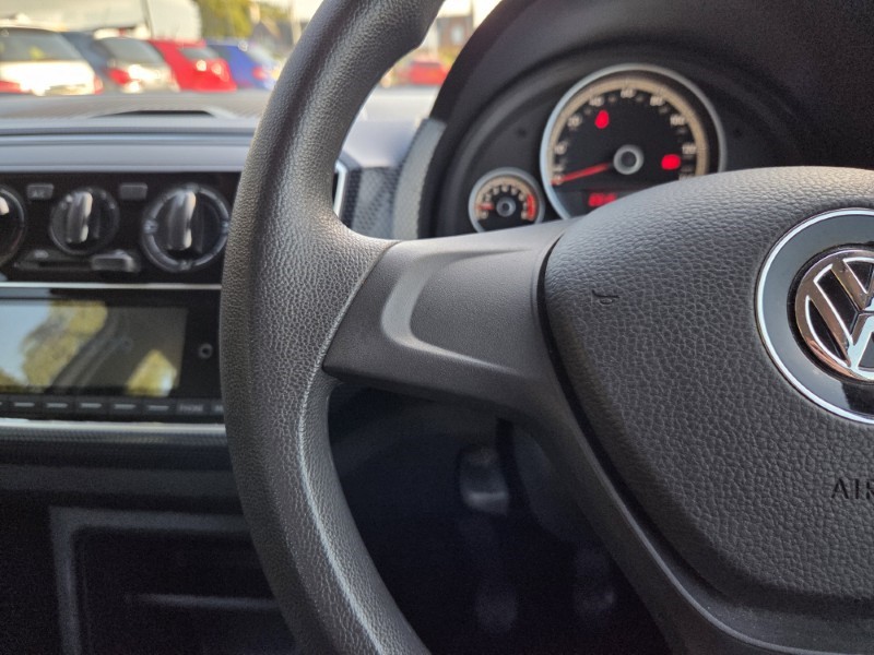 2017 (17) VOLKSWAGEN UP 1.0 Move Up 3dr 5887423