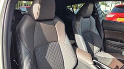 2017 (67) TOYOTA C-HR 1.8 Hybrid Excel 5dr CVT 5887631
