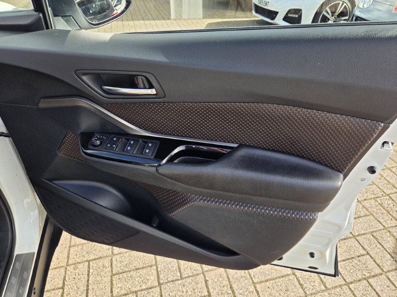 2017 (67) TOYOTA C-HR 1.8 Hybrid Excel 5dr CVT 5887632