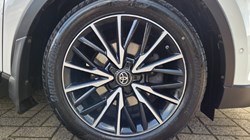 2017 (67) TOYOTA C-HR 1.8 Hybrid Excel 5dr CVT 5887605