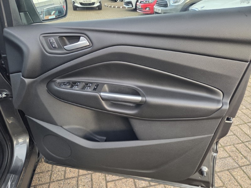 2019 (69) FORD KUGA 2.0 TDCi Titanium Edition 5dr 2WD 5877124