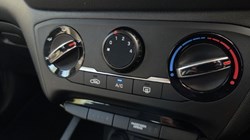 2019 (19) HYUNDAI I20 1.2 MPi SE 5dr 5876871