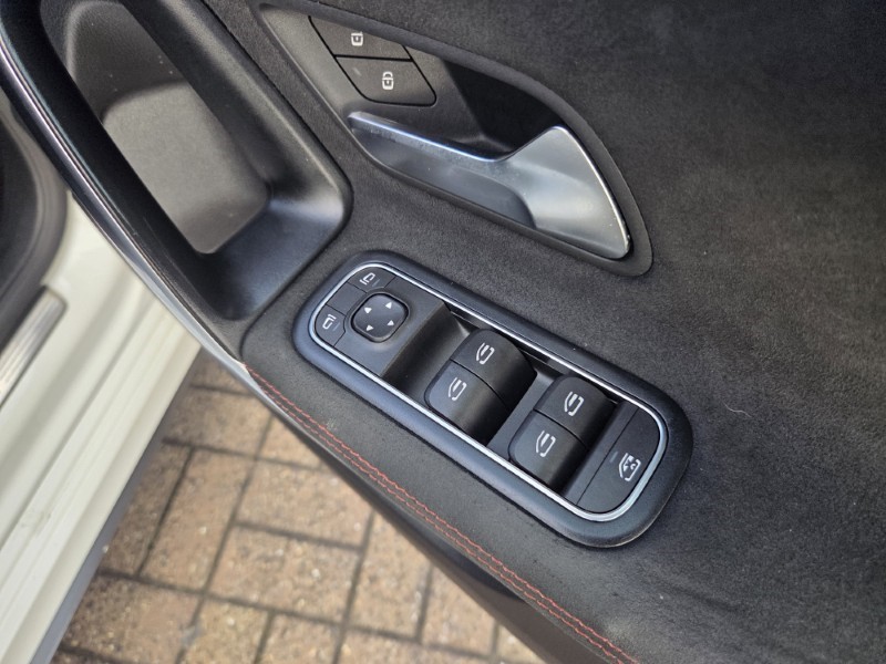 2019 (19) MERCEDES-BENZ A CLASS A200d AMG Line 5dr Auto 5883152
