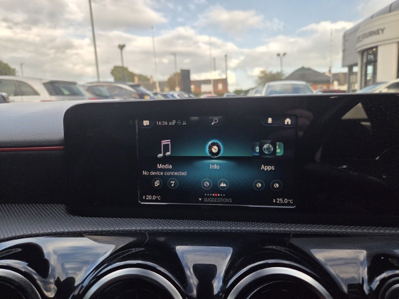 2019 (19) MERCEDES-BENZ A CLASS A200d AMG Line 5dr Auto 5883162