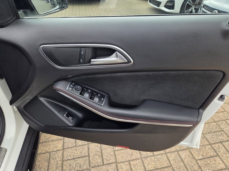 2018 (18) MERCEDES-BENZ GLA 220d 4Matic AMG Line Premium 5dr Auto 5895805