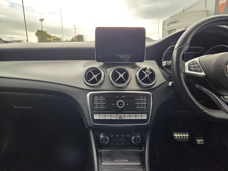 2018 (18) MERCEDES-BENZ GLA 220d 4Matic AMG Line Premium 5dr Auto 5895799
