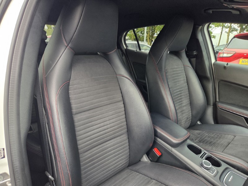 2018 (18) MERCEDES-BENZ GLA 220d 4Matic AMG Line Premium 5dr Auto 5895804