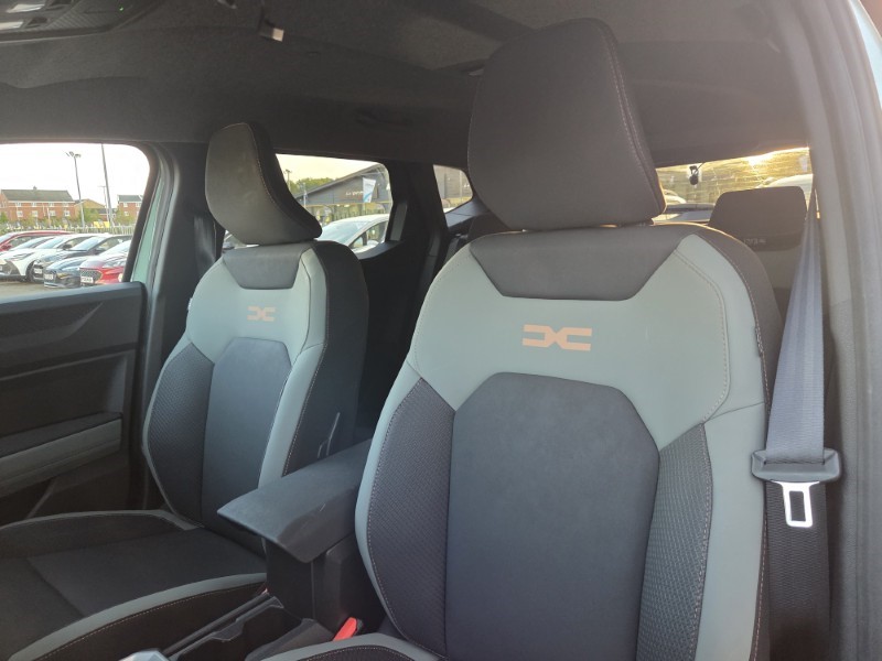 2025 (74) DACIA DUSTER 1.6 Hybrid 140 Extreme 5dr Auto 5935095