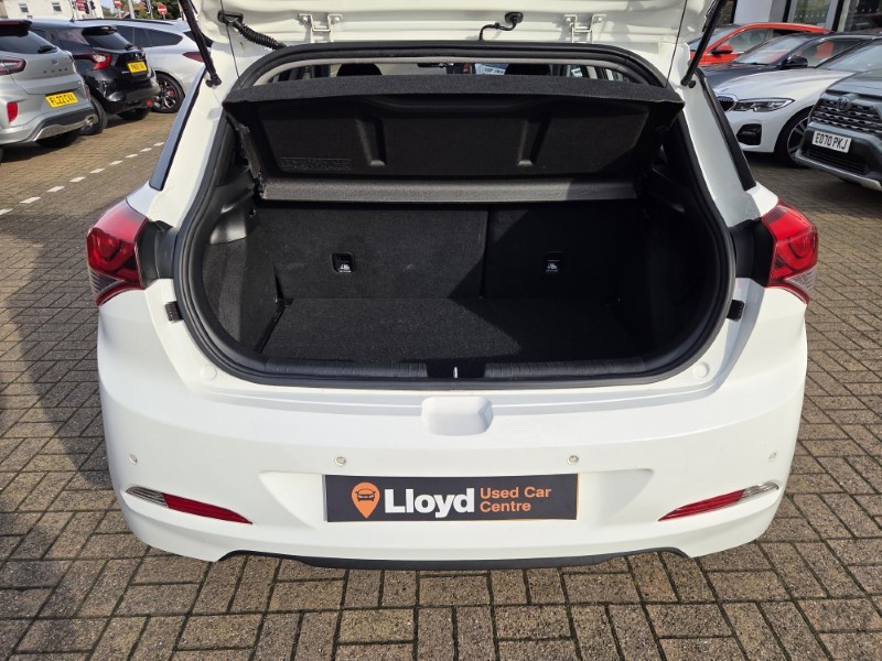 2017 (66) HYUNDAI I20 1.2 SE 5dr 5940653