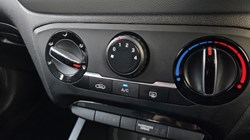 2017 (66) HYUNDAI I20 1.2 SE 5dr 5940673