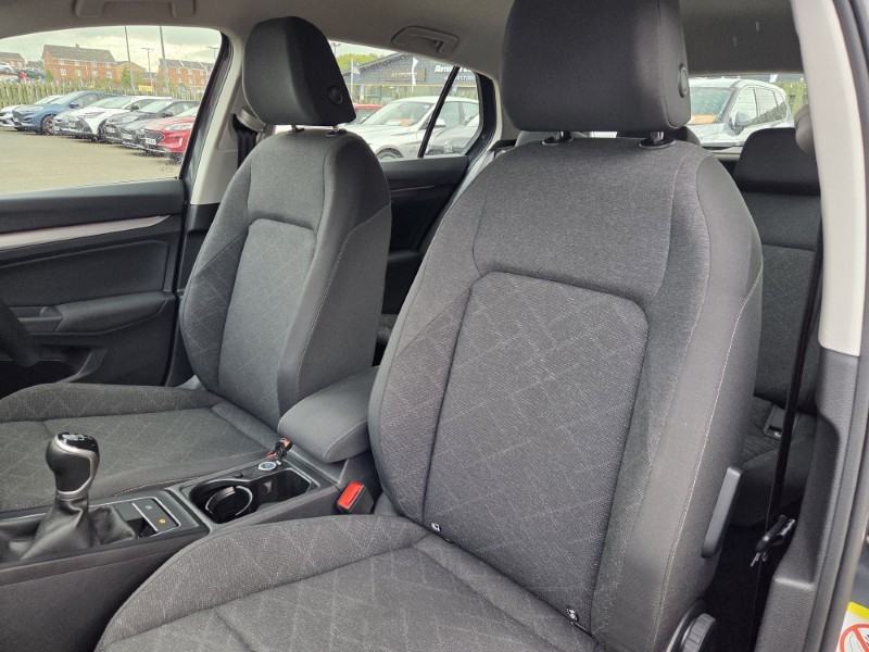 2021 (71) VOLKSWAGEN GOLF 2.0 TDI Life 5dr DSG 5955207