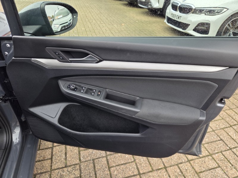 2021 (71) VOLKSWAGEN GOLF 2.0 TDI Life 5dr DSG 5955209