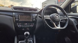 2021 (70) NISSAN QASHQAI 1.3 DiG-T Acenta Premium 5dr 5963005