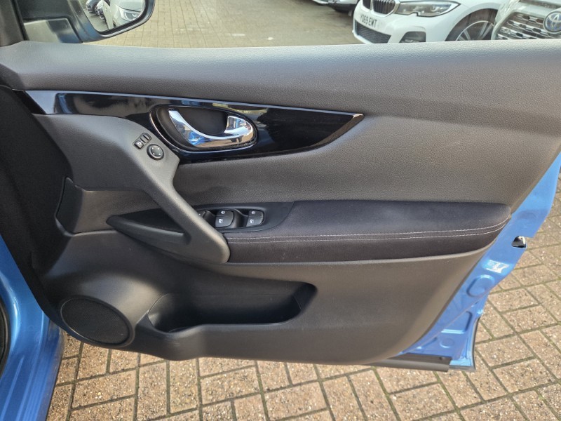 2021 (70) NISSAN QASHQAI 1.3 DiG-T Acenta Premium 5dr 5963012