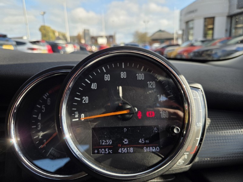 2019 (19) MINI HATCHBACK 1.5 Cooper Classic II 3dr Auto 5970112