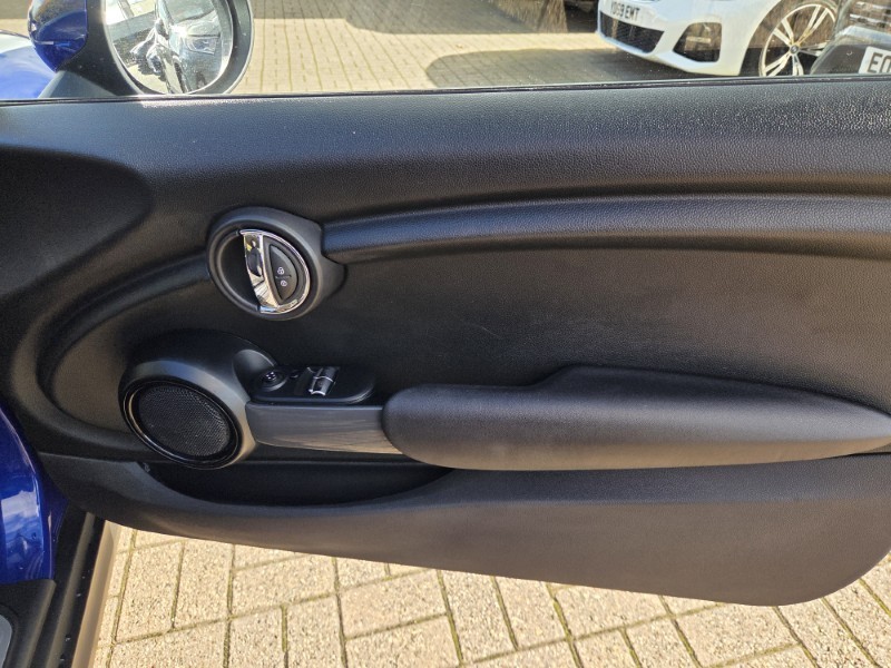 2019 (19) MINI HATCHBACK 1.5 Cooper Classic II 3dr Auto 5970100