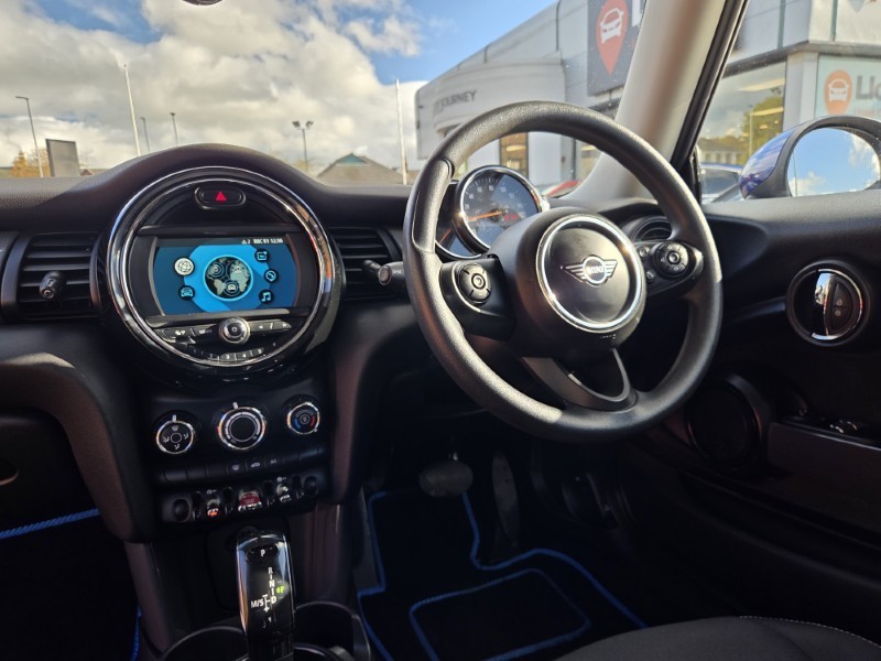 2019 (19) MINI HATCHBACK 1.5 Cooper Classic II 3dr Auto 5970097