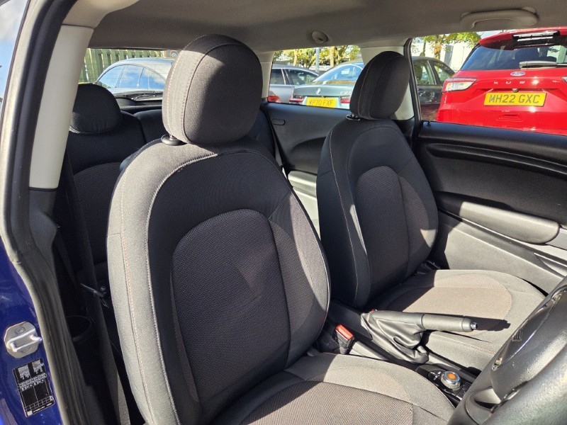 2019 (19) MINI HATCHBACK 1.5 Cooper Classic II 3dr Auto 5970099