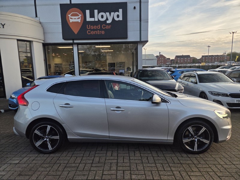 2019 (19) VOLVO V40 T3 [152] R DESIGN Edition 5dr Geartronic 5994882
