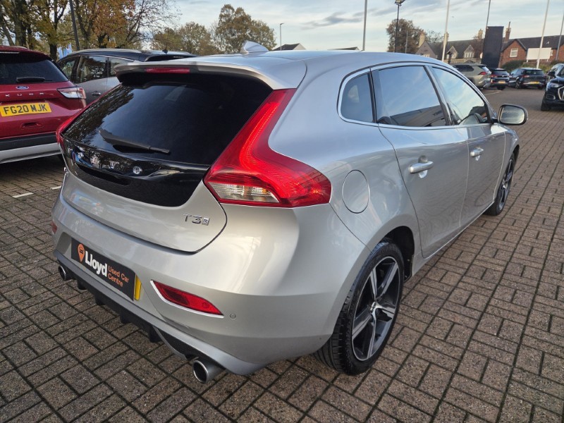 2019 (19) VOLVO V40 T3 [152] R DESIGN Edition 5dr Geartronic 5994895