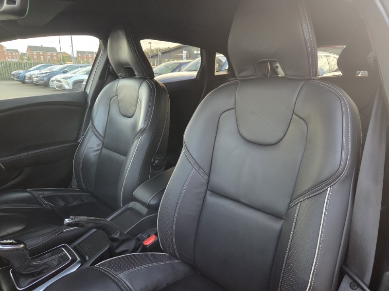 2019 (19) VOLVO V40 T3 [152] R DESIGN Edition 5dr Geartronic 5994906