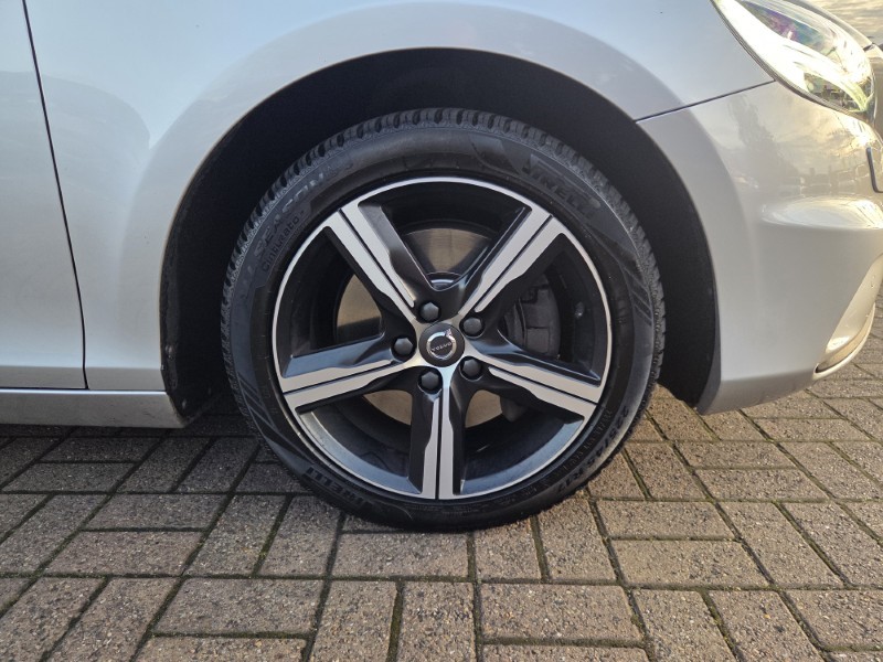 2019 (19) VOLVO V40 T3 [152] R DESIGN Edition 5dr Geartronic 5994883