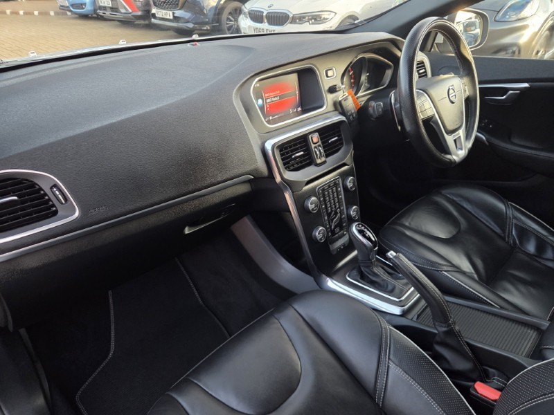 2019 (19) VOLVO V40 T3 [152] R DESIGN Edition 5dr Geartronic 5994904