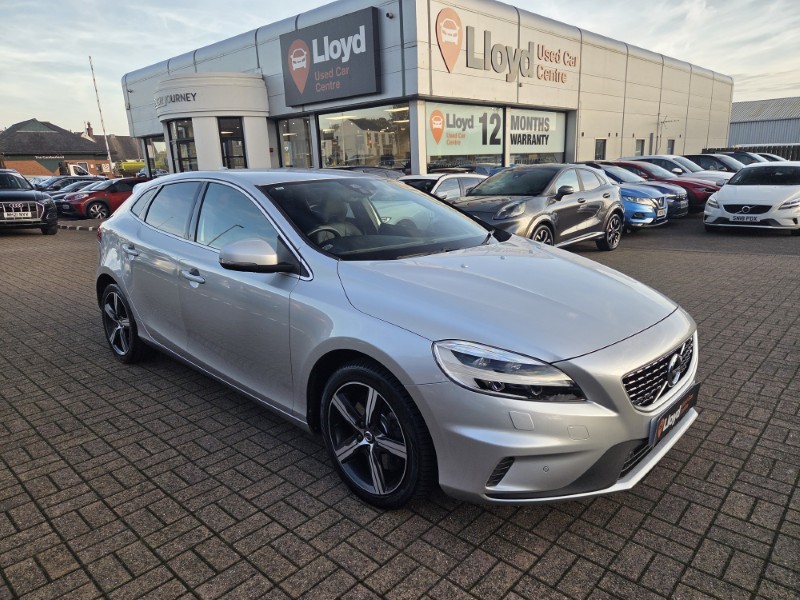 2019 (19) VOLVO V40 T3 [152] R DESIGN Edition 5dr Geartronic