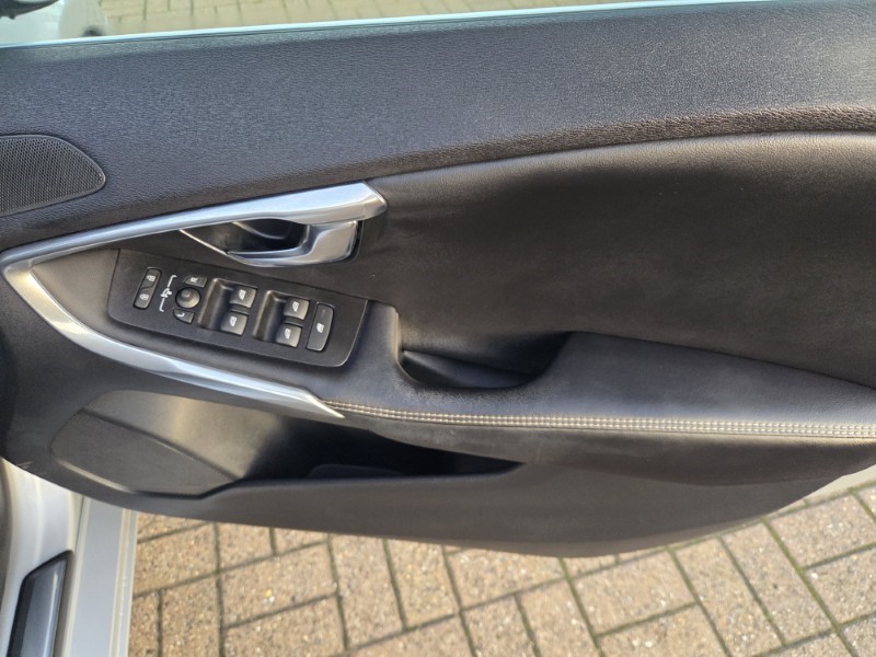 2019 (19) VOLVO V40 T3 [152] R DESIGN Edition 5dr Geartronic 5994907
