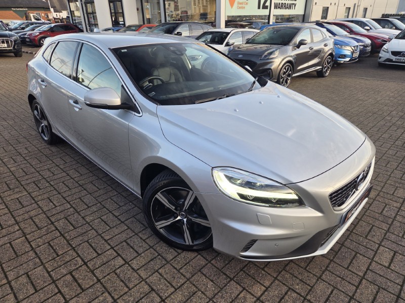 2019 (19) VOLVO V40 T3 [152] R DESIGN Edition 5dr Geartronic 5994888