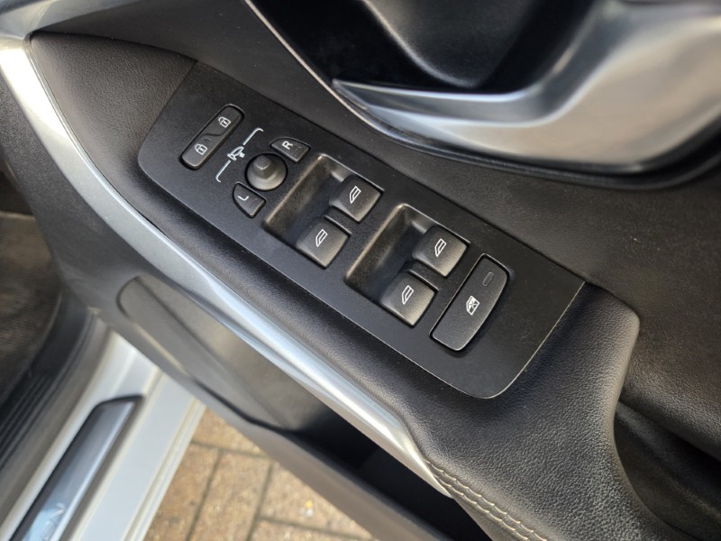 2019 (19) VOLVO V40 T3 [152] R DESIGN Edition 5dr Geartronic 5994908