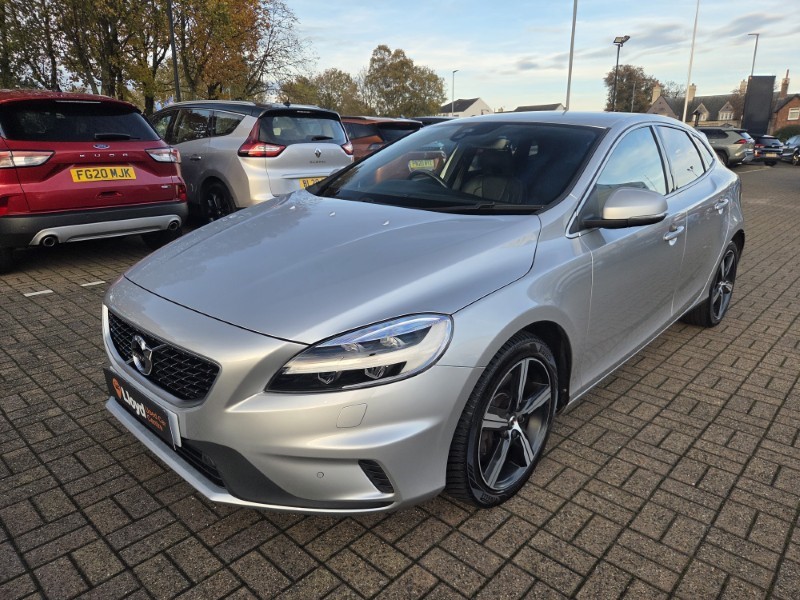 2019 (19) VOLVO V40 T3 [152] R DESIGN Edition 5dr Geartronic 5994887