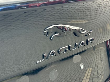  JAGUAR XE 2.0 D200 R-Dynamic SE Black 4dr Auto