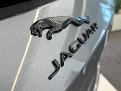  JAGUAR F-PACE 2.0 D200 R-Dynamic HSE Black 5dr Auto AWD