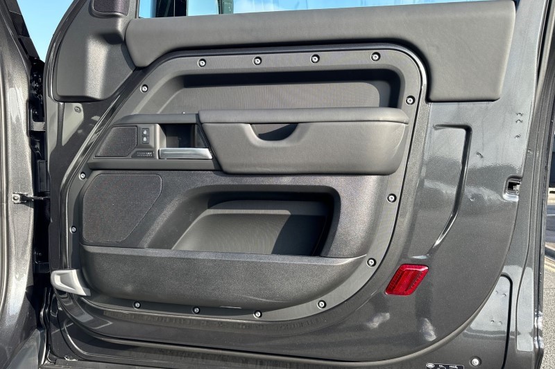 2024 (74) LAND ROVER DEFENDER 3.0 D350 X-Dynamic HSE 90 3dr Auto 3477829