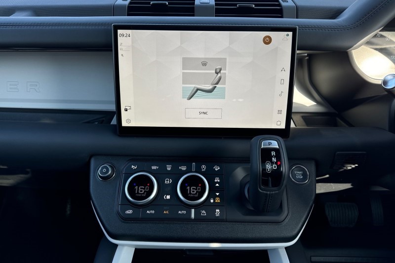 2024 (74) LAND ROVER DEFENDER 3.0 D350 X-Dynamic HSE 90 3dr Auto 3477843