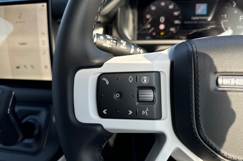 2024 (74) LAND ROVER DEFENDER 3.0 D350 X-Dynamic HSE 90 3dr Auto 3477836