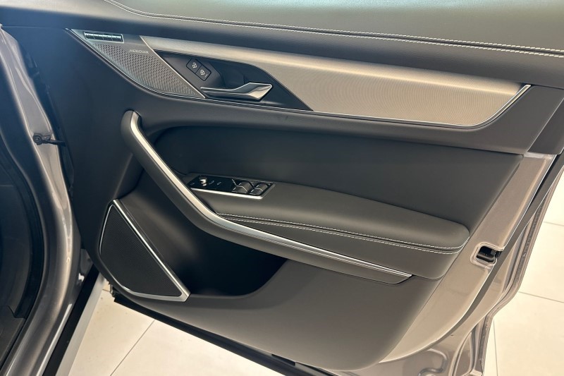 2024 (74) JAGUAR F-PACE 2.0 P400e R-Dynamic HSE Black 5dr Auto AWD 3541807