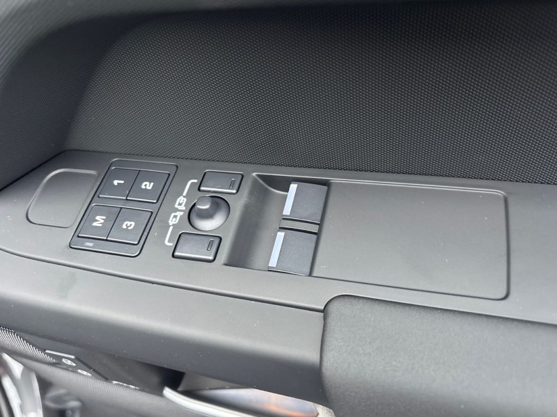  LAND ROVER DEFENDER 3.0 D250 X-Dynamic SE 90 3dr Auto 3551140