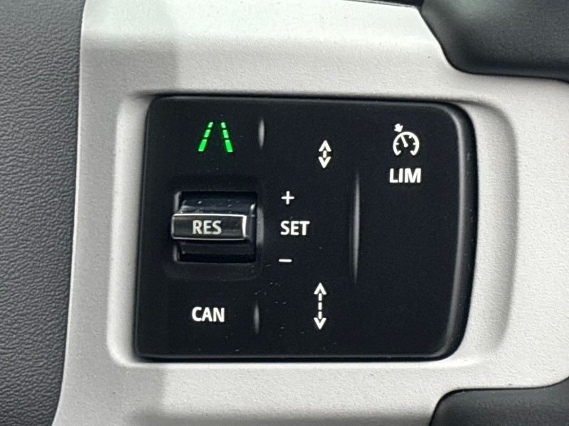  LAND ROVER DEFENDER 3.0 D250 X-Dynamic SE 90 3dr Auto 3551146