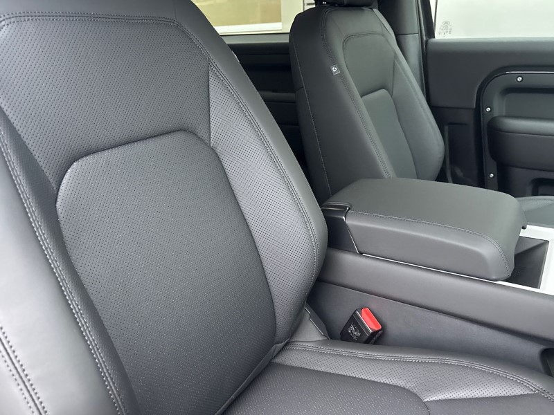  LAND ROVER DEFENDER 3.0 D250 X-Dynamic SE 90 3dr Auto 3551143