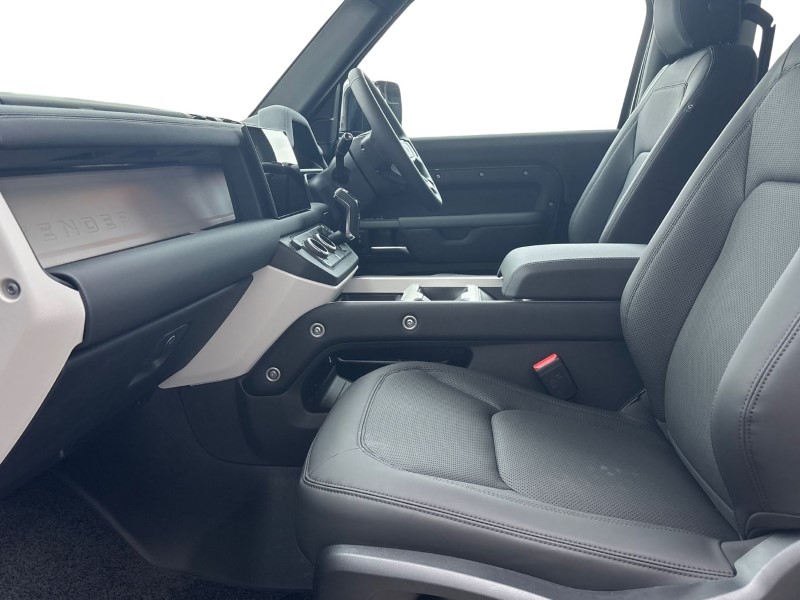  LAND ROVER DEFENDER 3.0 D250 X-Dynamic SE 90 3dr Auto 3551133